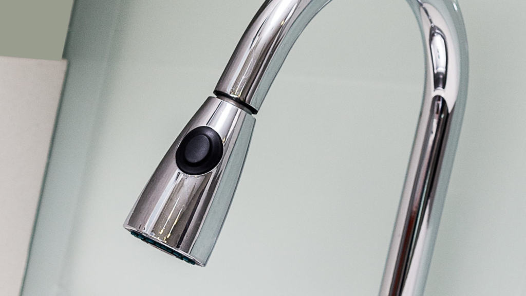 Waschtischarmaturen mit ausziehbarer separater Handbrause
